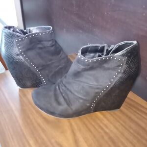 Fergalicious Black Faux Suede & Leather Wedge Sz 8.5